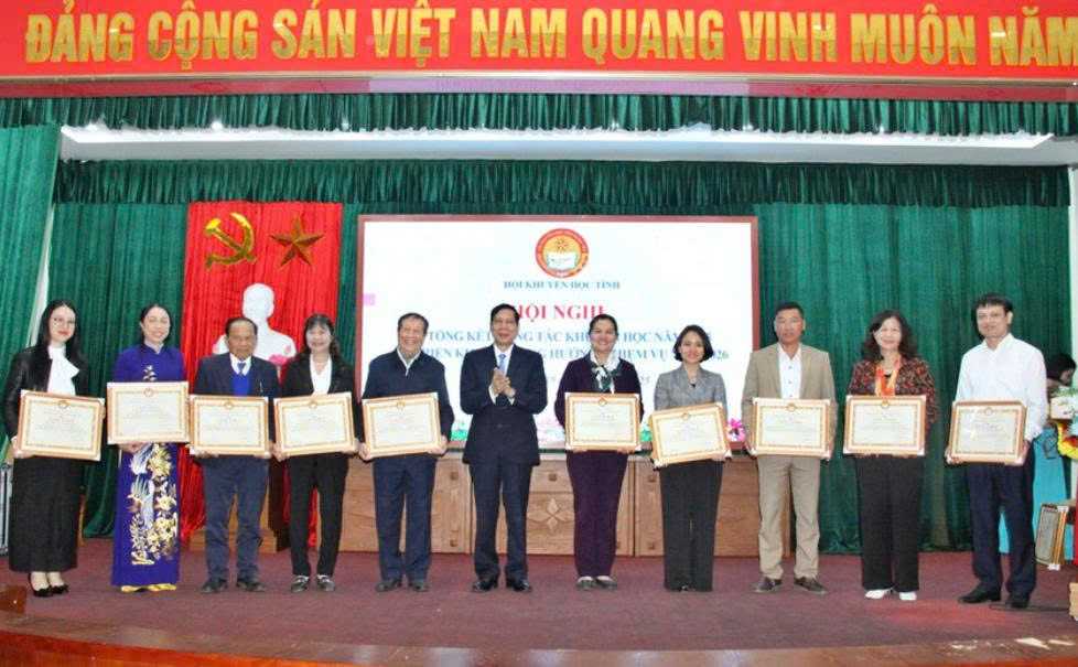 TRƯỜNG ĐẠI HỌC THÁI BÌNH NHẬN GIẤY KHEN VÌ THÀNH TÍCH XUẤT SẮC TRONG CÔNG TÁC KHUYẾN HỌC, KHUYẾN TÀI NĂM 2025